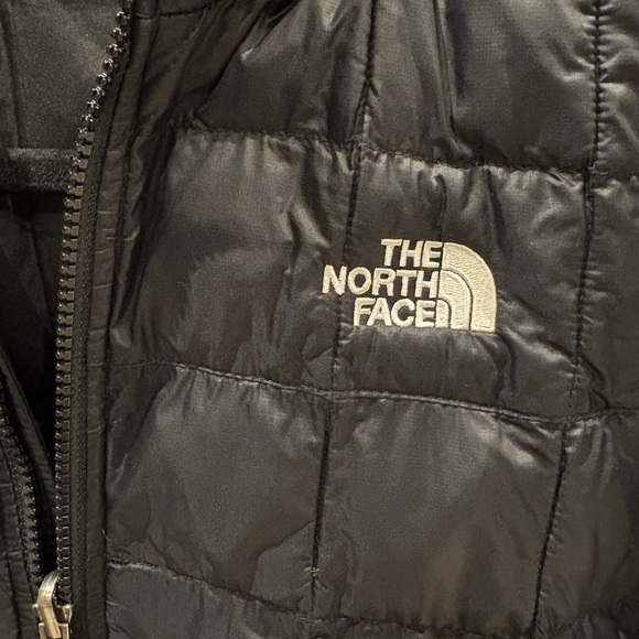 The North Face Quilted Jacket - Picture 2 of 10